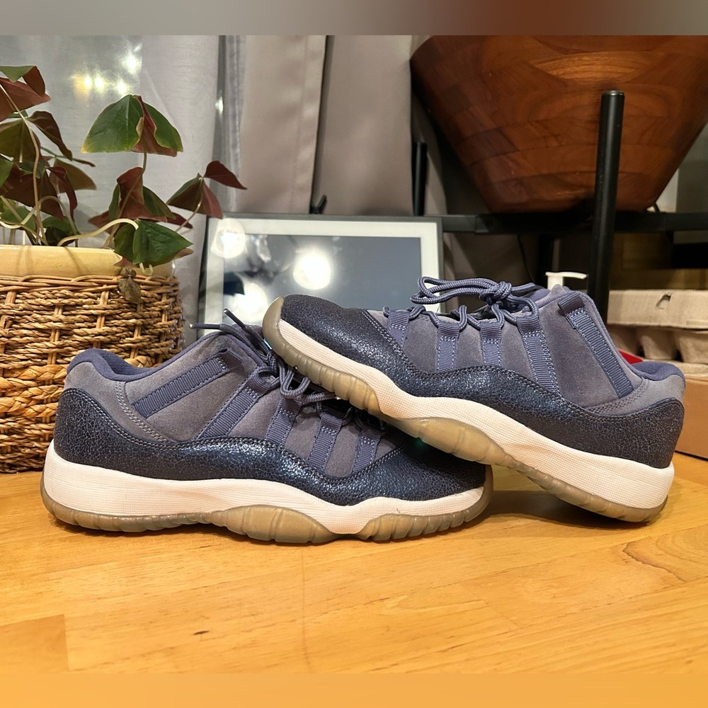 Jordan 11 low “Blue Moon”